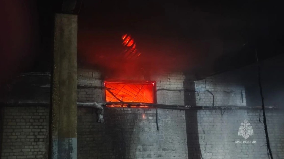 Горели строительные материалы: в Благовещенске пожарные потушили склад магазина Горели строительные материалы: в Благовещенске пожарные потушили склад магазина