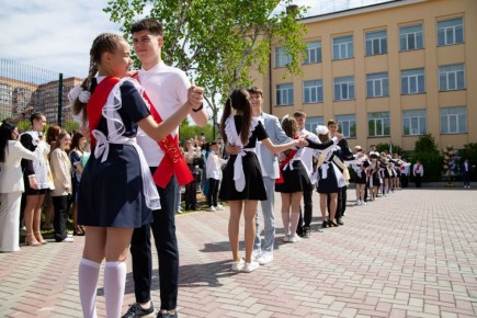 С 1 сентября следующего года старшеклассники начнут обучение по новому стандарту