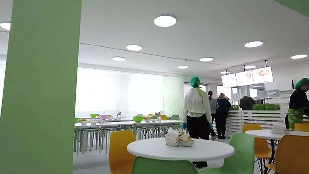 Программу по преобразованию школьных столовых в кафе решили дополнить