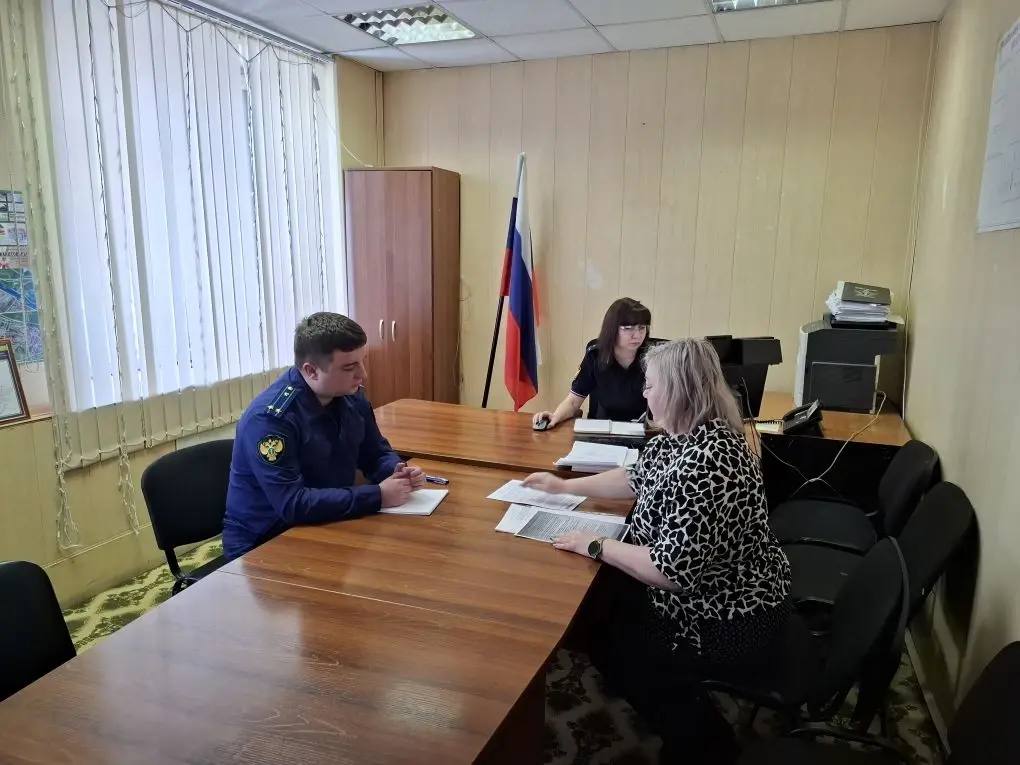 В Тындинской городской прокуратуре посредством видеоконференцсвязи состоялся личный прием граждан из отдаленных населенных пунктов округа В Тындинской городской прокуратуре посредством видеоконференцсвязи состоялся личный прием граждан из отдаленных населенных пунктов округа