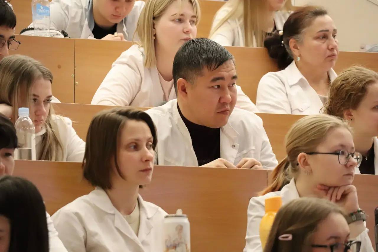 Василий Орлов: Системно работаем над обеспечением больниц и поликлиник области квалифицированными кадрами Василий Орлов: Системно работаем над обеспечением больниц и поликлиник области квалифицированными кадрами