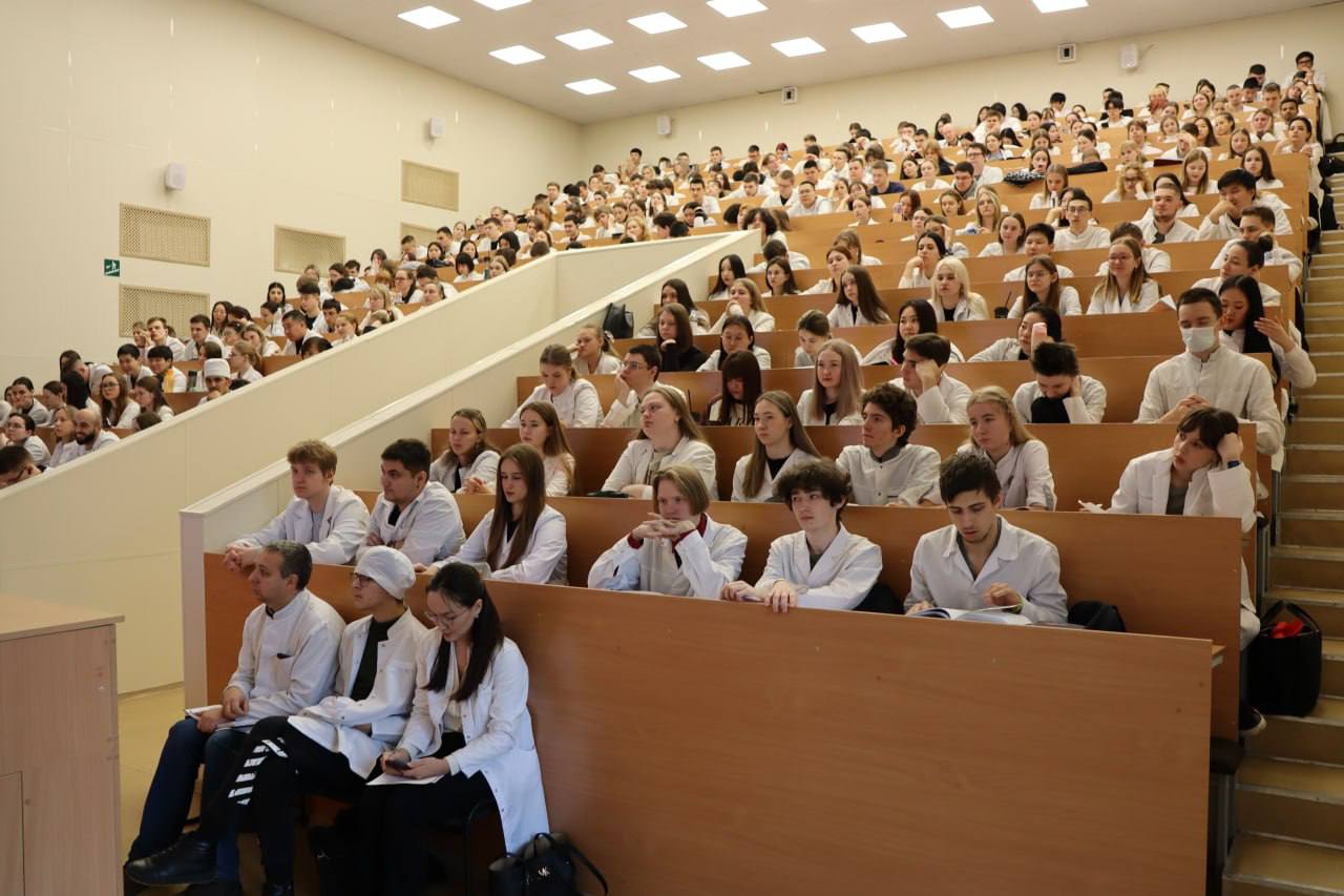 Василий Орлов: «Через несколько лет сможем закрыть проблему кадрового дефицита в медицинских учреждениях региона» Василий Орлов: «Через несколько лет сможем закрыть проблему кадрового дефицита в медицинских учреждениях региона»