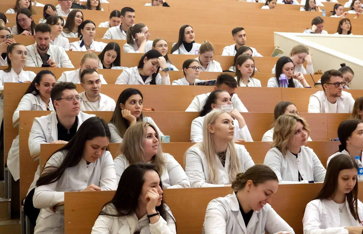 Василий Орлов: «Через несколько лет сможем закрыть проблему кадрового дефицита в медицинских учреждениях региона» Василий Орлов: «Через несколько лет сможем закрыть проблему кадрового дефицита в медицинских учреждениях региона»