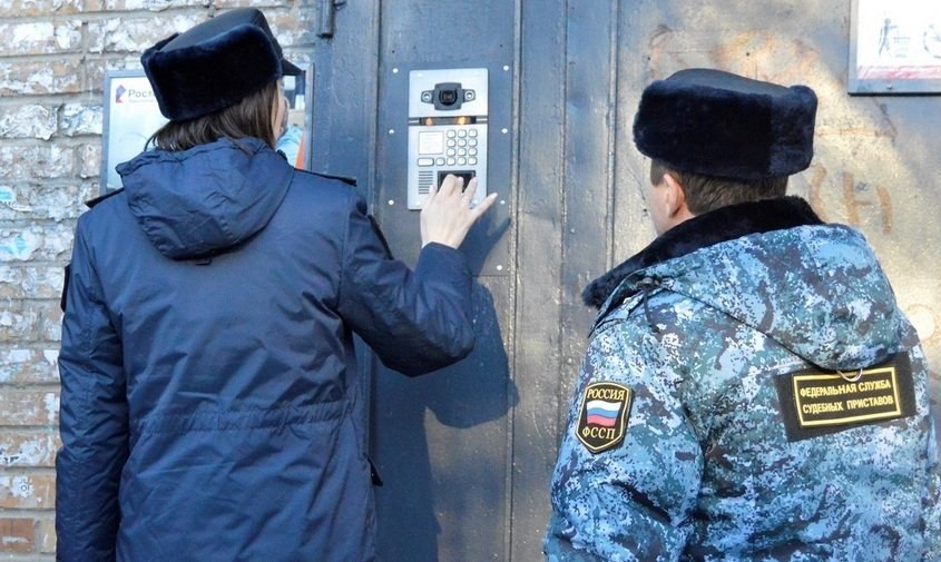 Более 50 штрафов выписали благовещенке, захламившей своим имуществом коридор и санузел коммуналки