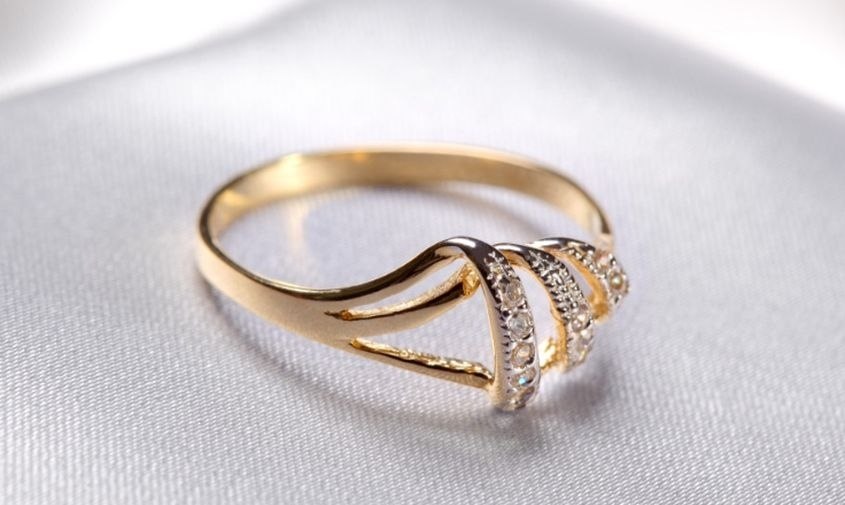 Амурчанка украла золотое кольцо у родной сестры и «засветила» его в соцсетях