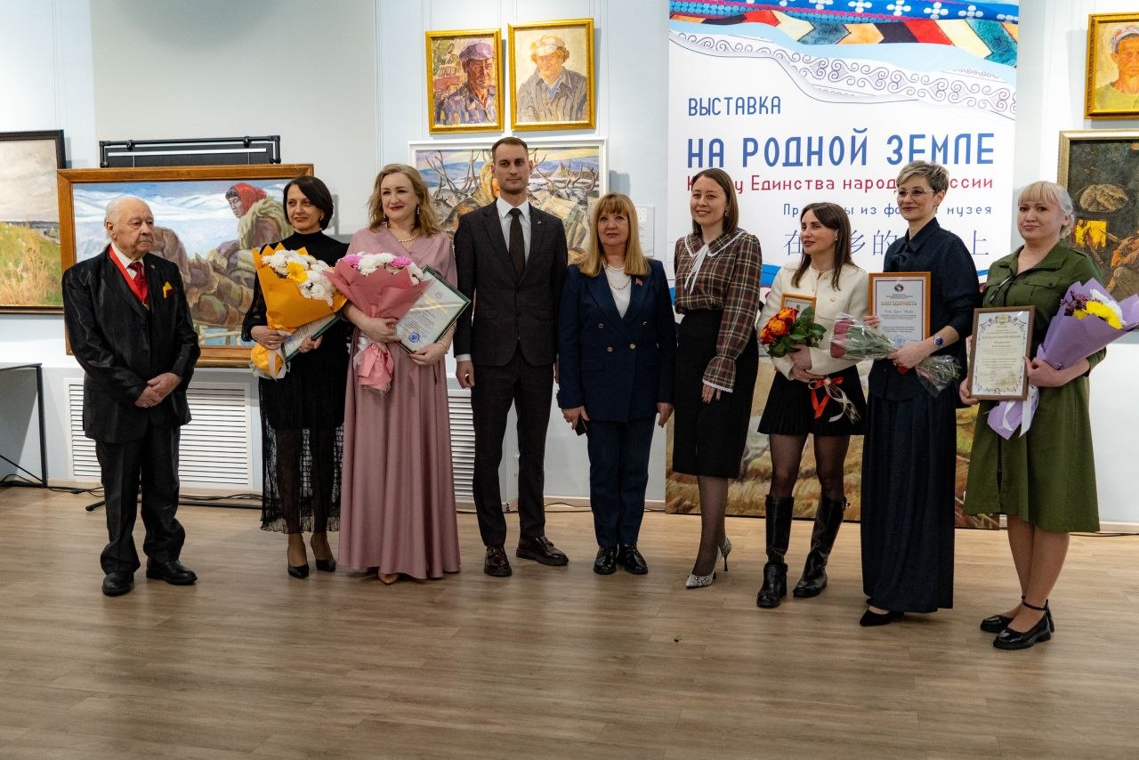 Валентина Калита поздравила сотрудников краеведческого музея с двойным праздником