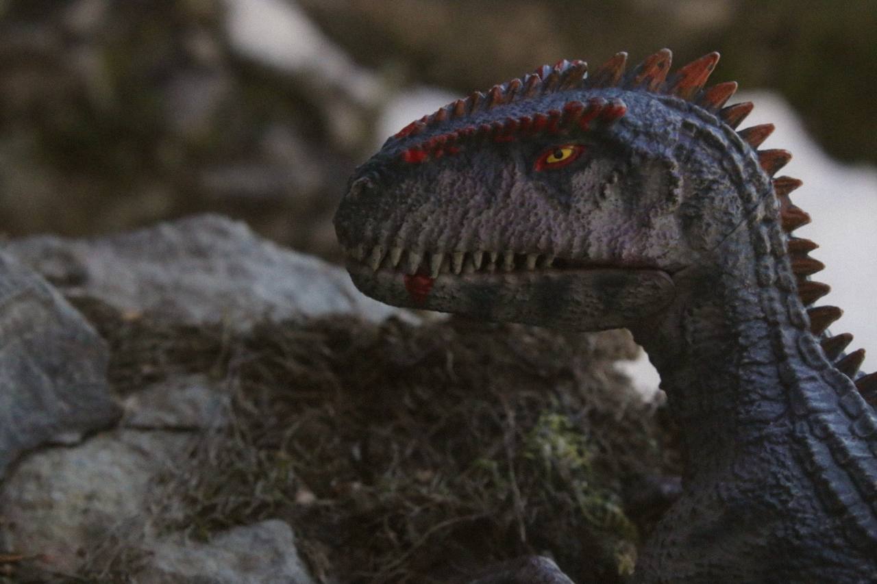 Динозавры вернулись на Михайловские столбы Динозавры вернулись на Михайловские столбы