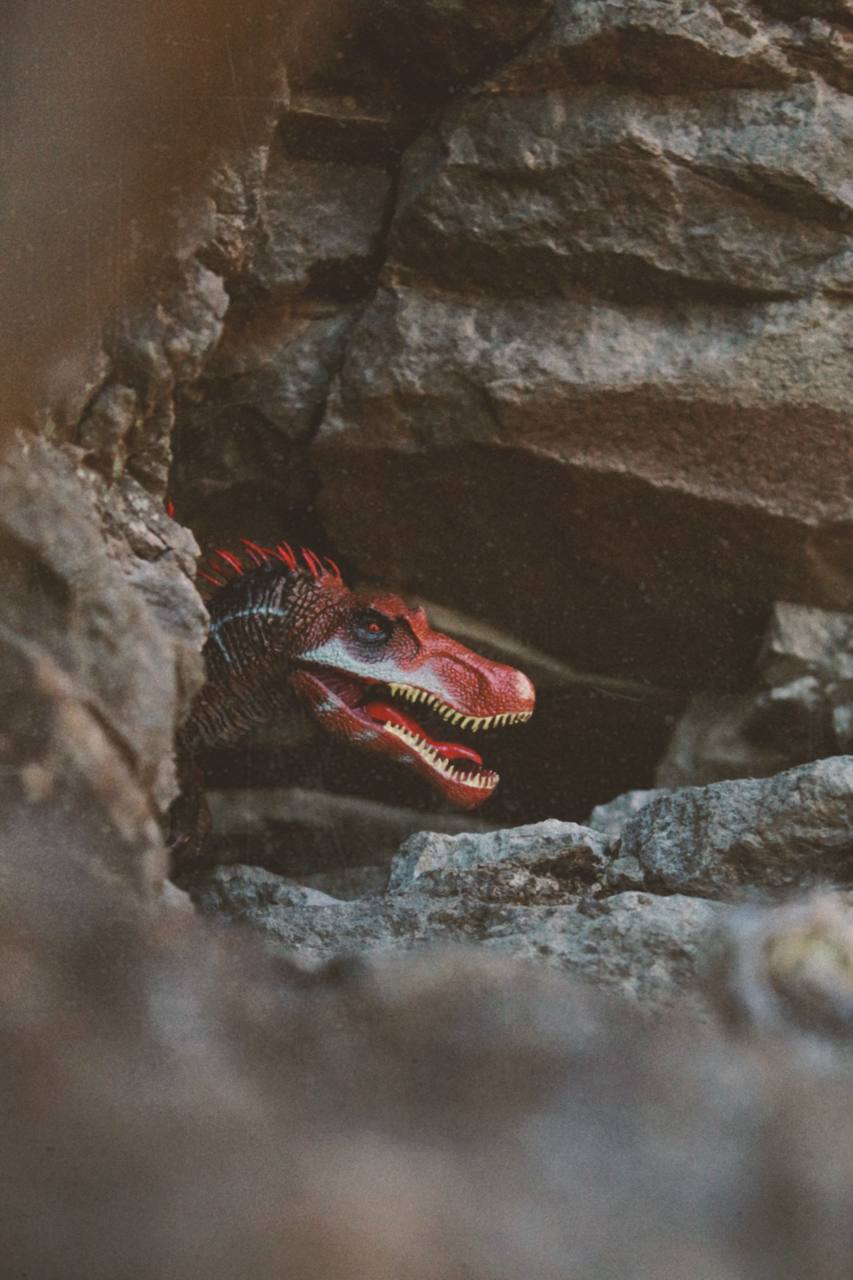 Динозавры вернулись на Михайловские столбы Динозавры вернулись на Михайловские столбы