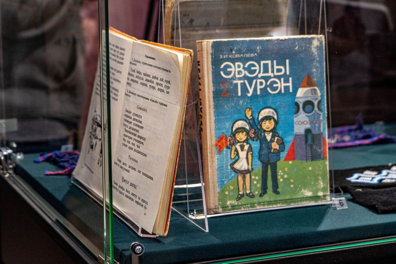 Валентина Калита поздравила сотрудников краеведческого музея с двойным праздником Валентина Калита поздравила сотрудников краеведческого музея с двойным праздником