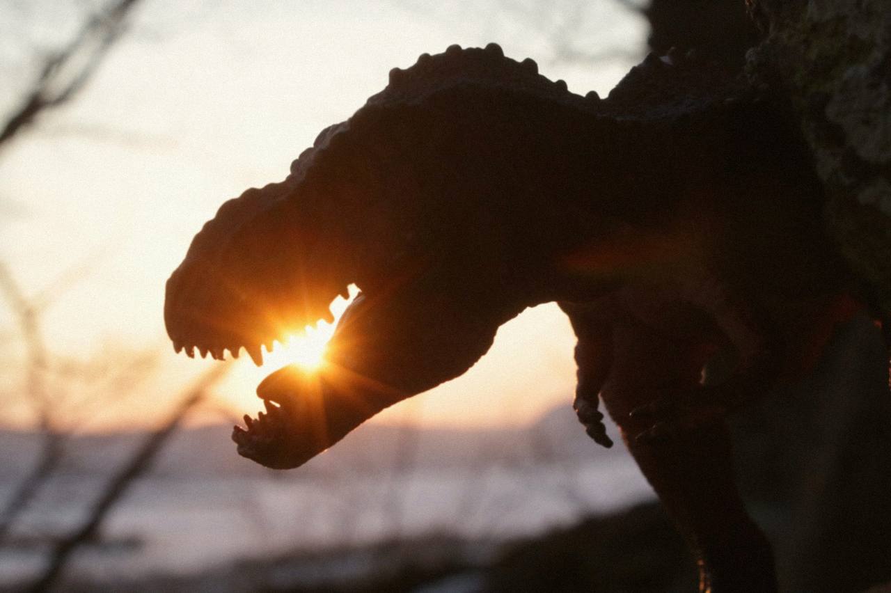 Динозавры вернулись на Михайловские столбы Динозавры вернулись на Михайловские столбы