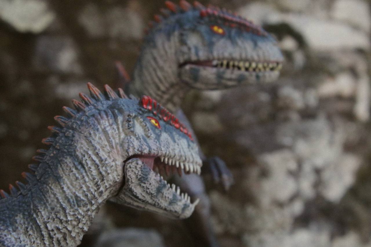 Динозавры вернулись на Михайловские столбы Динозавры вернулись на Михайловские столбы