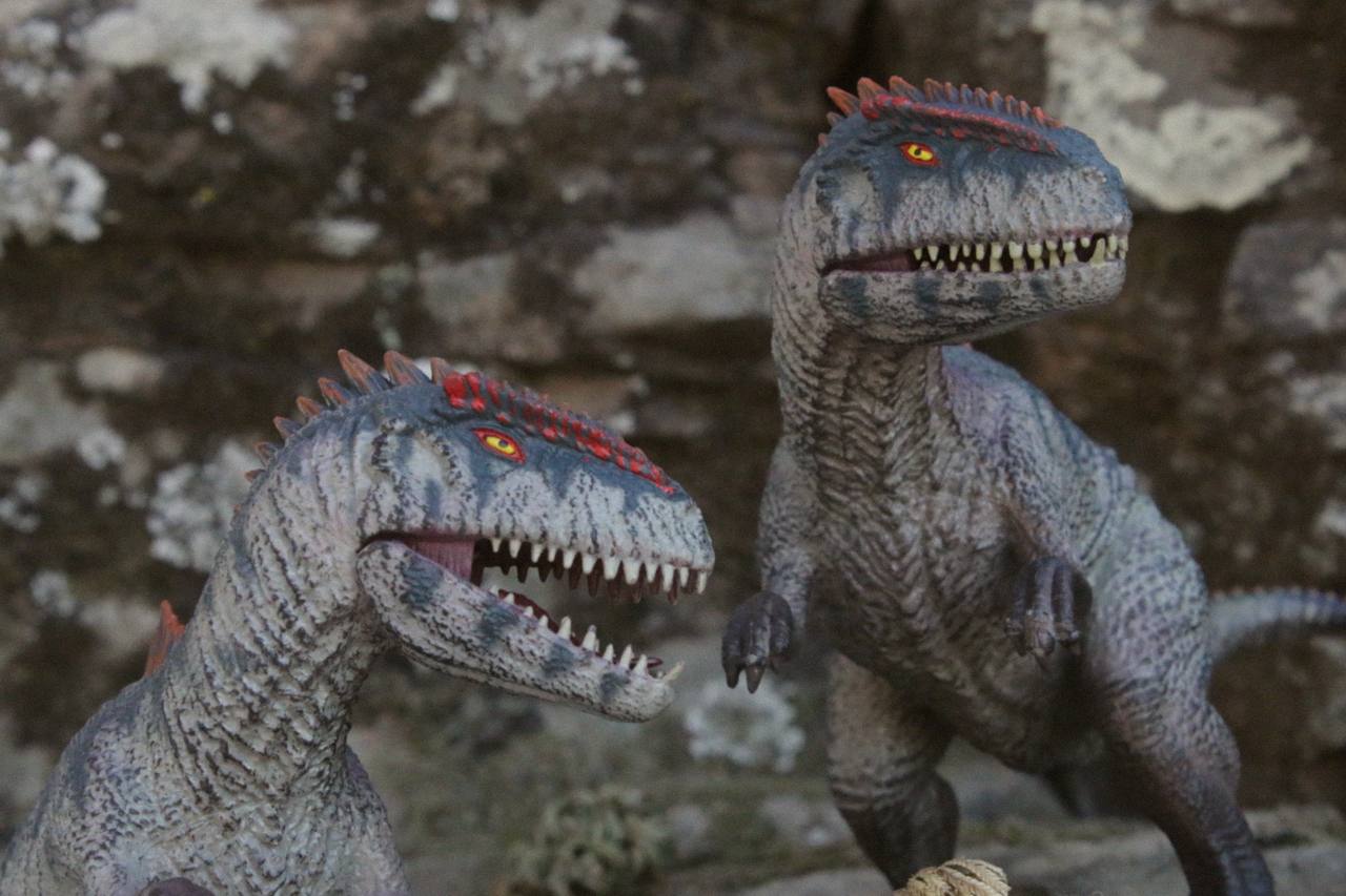 Динозавры вернулись на Михайловские столбы Динозавры вернулись на Михайловские столбы