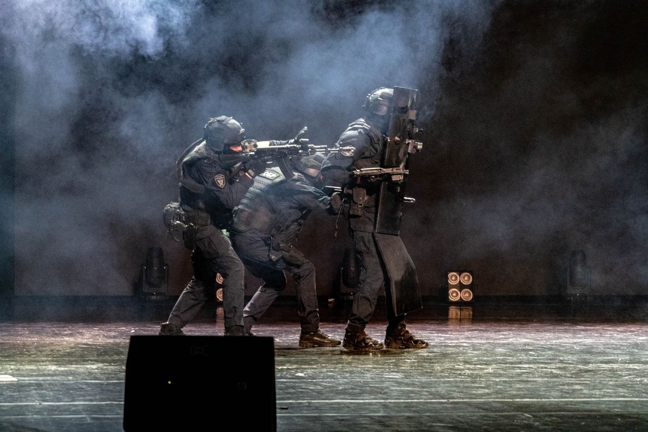 Евгений Тюхаев поздравил с профессиональным праздником сотрудников Росгвардии Евгений Тюхаев поздравил с профессиональным праздником сотрудников Росгвардии