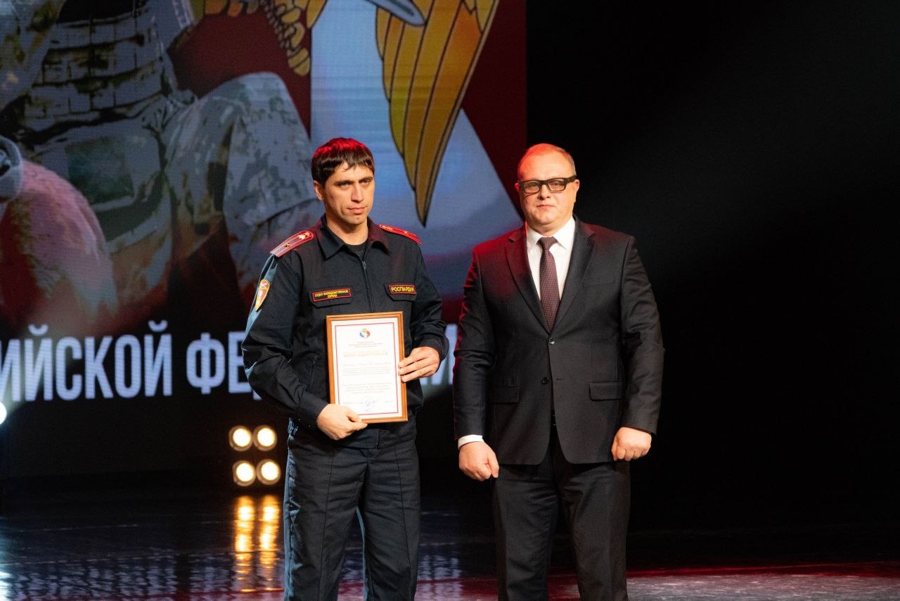 Евгений Тюхаев поздравил с профессиональным праздником сотрудников Росгвардии Евгений Тюхаев поздравил с профессиональным праздником сотрудников Росгвардии