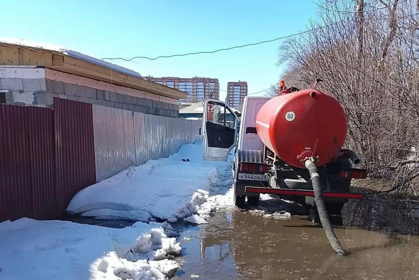 Благовещенцев призвали сообщать о просадках и дефектах дорог из-за таяния снега