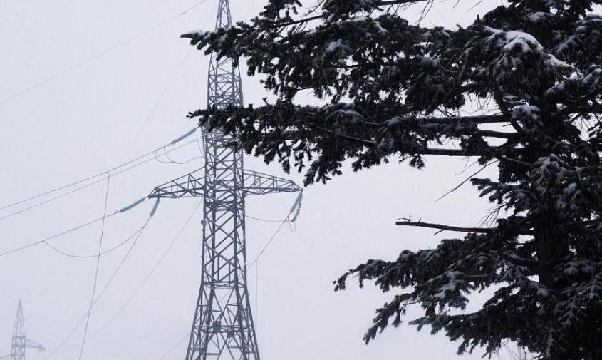 Снег налип на провода: в Приамурье без электричества остаются три населенных пункта