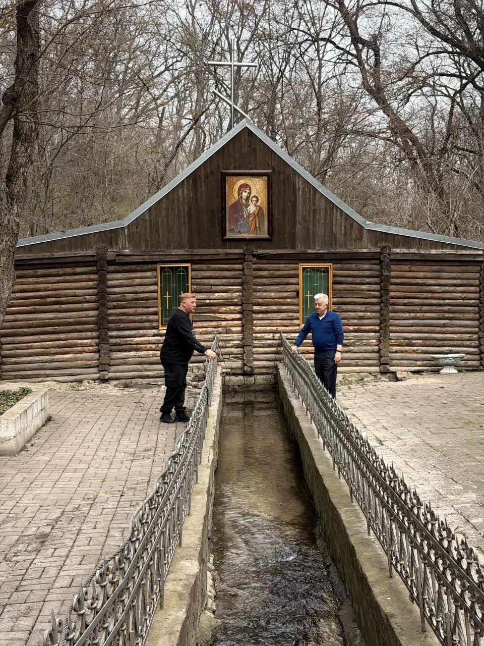 Виктор Водолацкий: Сегодня совместно с первым заместителем Секретаря Луганского регионального отделения ВПП «Единая Россия» Леоновым В.В. посетил одну из православных святынь Луганской Народной Республики - Благовещенский... Виктор Водолацкий: Сегодня совместно с первым заместителем Секретаря Луганского регионального отделения ВПП «Единая Россия» Леоновым В.В. посетил одну из православных святынь Луганской Народной Республики - Благовещенский...