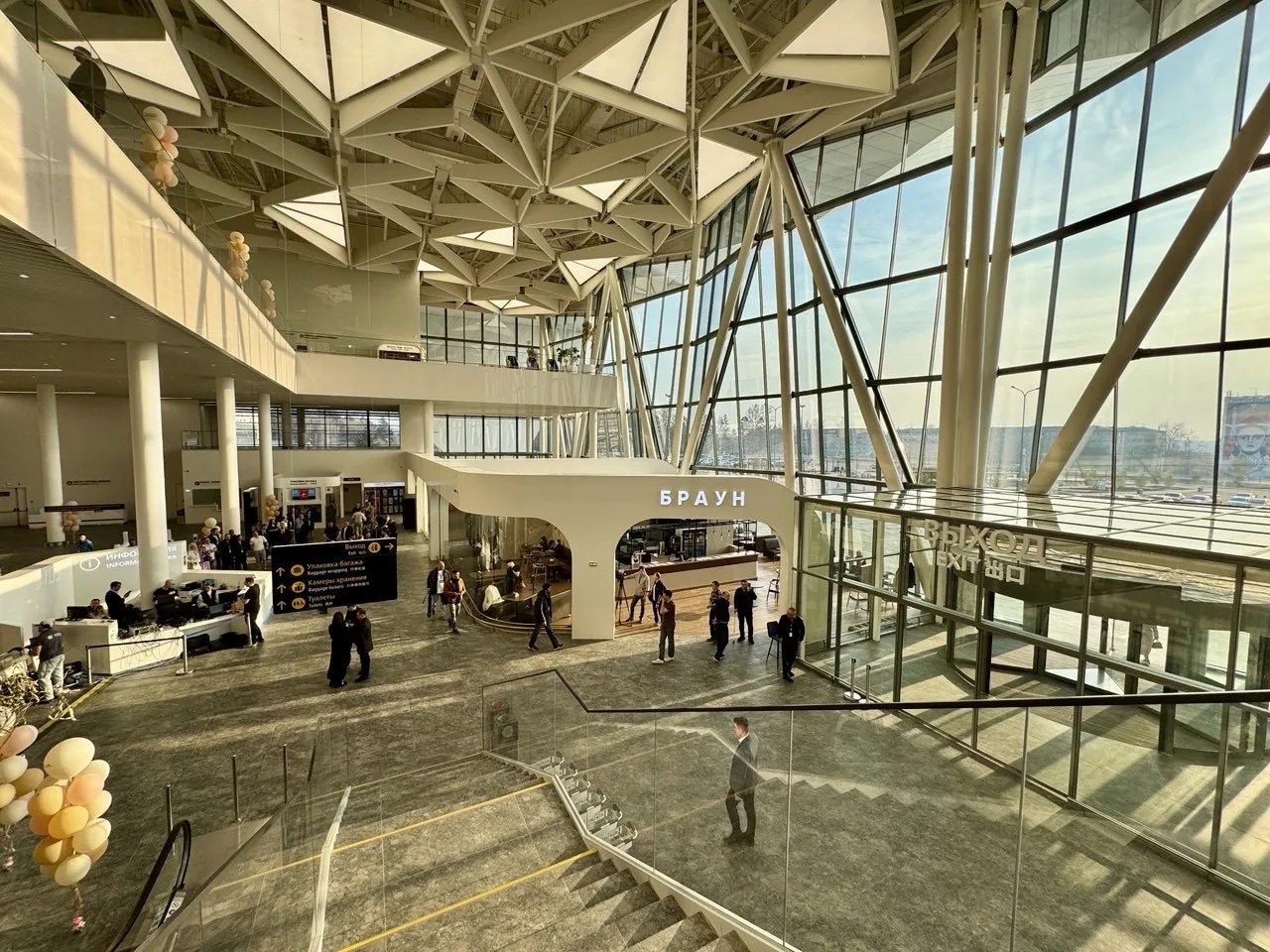 Владимир Путин по видеосвязи принял участие в открытии нового терминала аэропорта Благовещенска Владимир Путин по видеосвязи принял участие в открытии нового терминала аэропорта Благовещенска