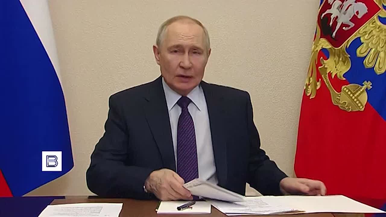 Владимир Путин, открывая новые объекты транспортной отрасли, рассказал о запуске сразу нескольких крупных проектов — аэровокзала в Благовещенске, гидроузла на Дону, магистрали в Петербурге и беспилотного транспорта на М-12