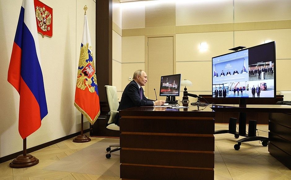 Президент России Владимир Путин дал старт работе нового пассажирского терминала аэропорта Благовещенска Президент России Владимир Путин дал старт работе нового пассажирского терминала аэропорта Благовещенска