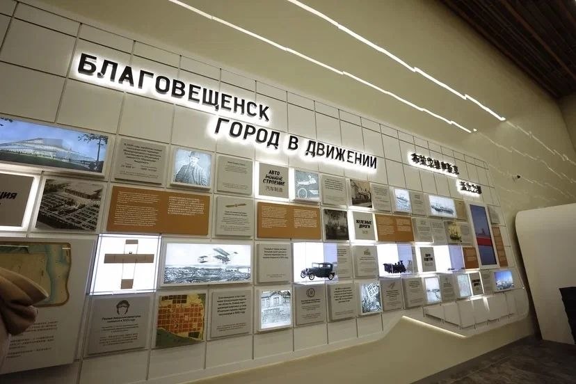 Президент России Владимир Путин дал старт работе нового пассажирского терминала аэропорта Благовещенска Президент России Владимир Путин дал старт работе нового пассажирского терминала аэропорта Благовещенска