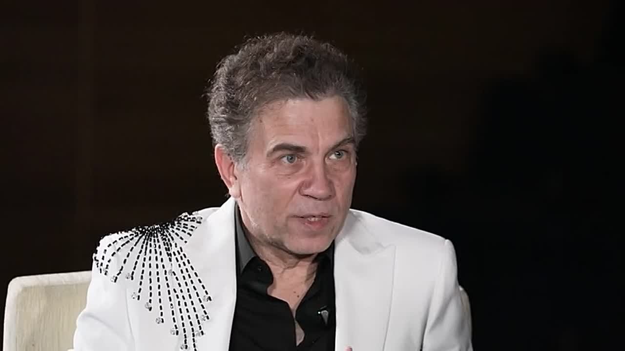 Друзья, мы приготовили для вас новый выпуск программы «Частная жизнь» с солистом группы «Доктор Шлягер», созданной народным артистом России Вячеславом Добрыниным, Юрием Самохваловым