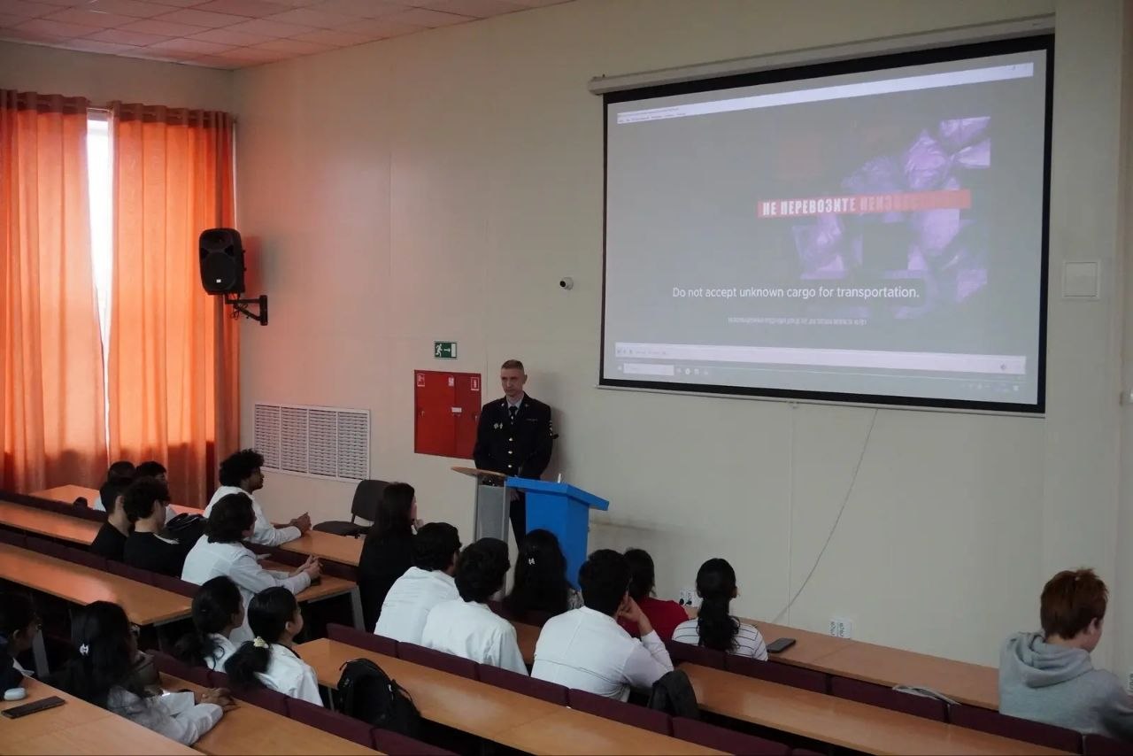 ПОЛИЦЕЙСКИЕ ПРОВЕЛИ ПРОФИЛАКТИЧЕСКУЮ БЕСЕДУ С ИНОСТРАННЫМИ СТУДЕНТАМИ МЕДИЦИНСКОЙ АКАДЕМИИ ПОЛИЦЕЙСКИЕ ПРОВЕЛИ ПРОФИЛАКТИЧЕСКУЮ БЕСЕДУ С ИНОСТРАННЫМИ СТУДЕНТАМИ МЕДИЦИНСКОЙ АКАДЕМИИ