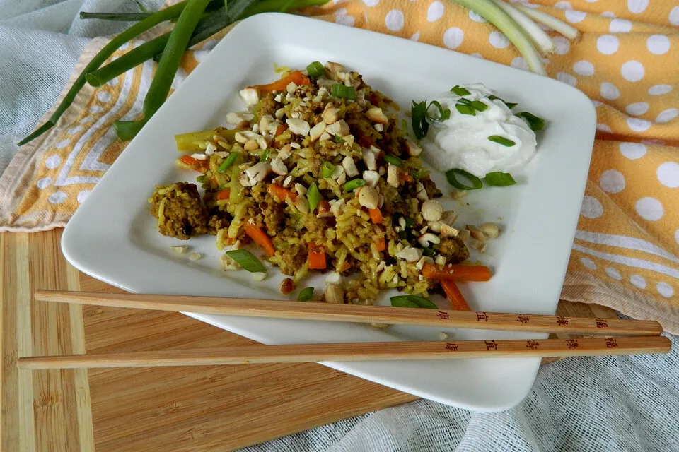 Рис в индонезийском стиле: вкус, который впечатляет