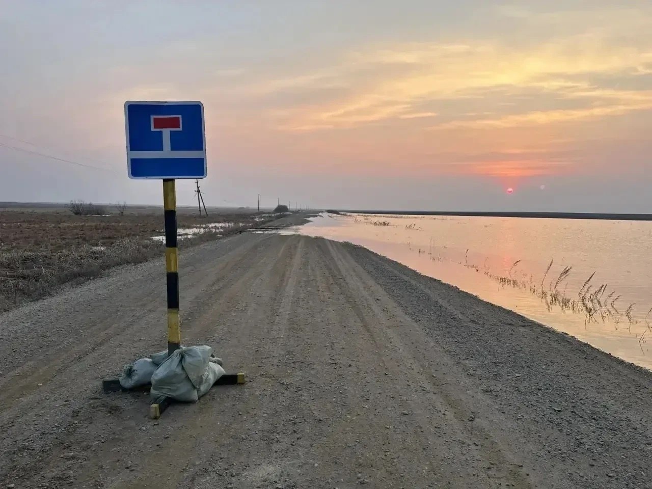 Вода вышла на региональные трассы в четырех округах Приамурья