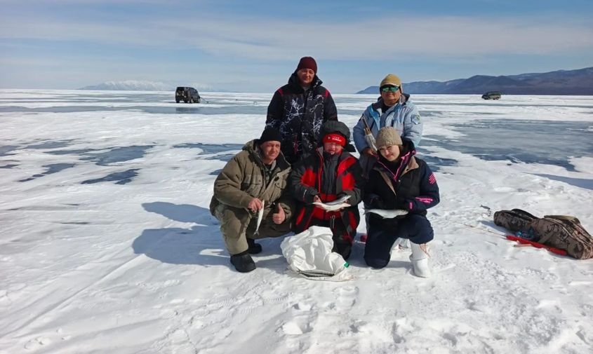 Вес рыбы — не главное: амурские команды приняли участие в фестивале по подледному лову на Байкале