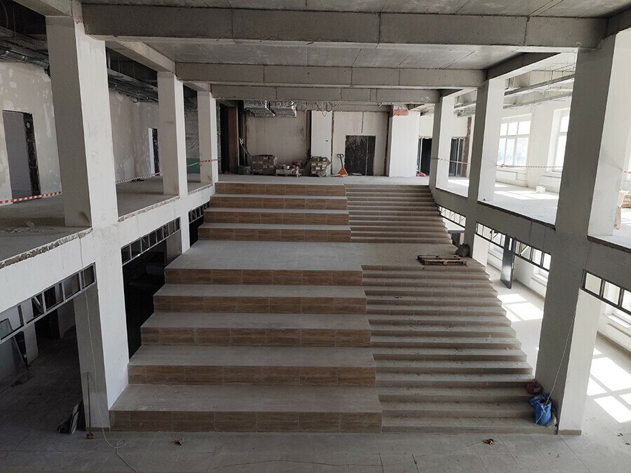 Ход строительства новой школы на 1 200 мест в микрорайоне Северный оценили власти Амурской области и заместитель мэра Благовещенска Александр Воронов Ход строительства новой школы на 1 200 мест в микрорайоне Северный оценили власти Амурской области и заместитель мэра Благовещенска Александр Воронов