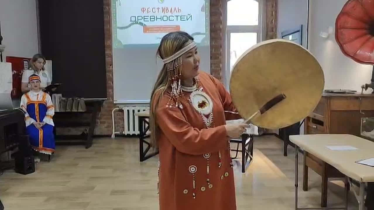 Кольчуга из «бабочек» и шаманские «зеркала»: в Благовещенске прошел фестиваль древностей