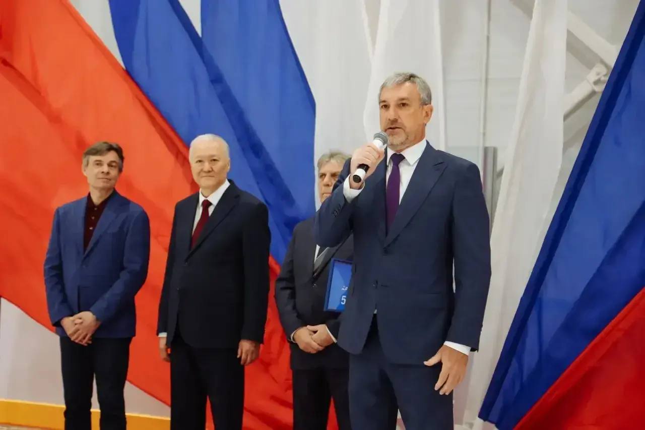 Василий Орлов: Сегодня в Белогорске открылся физкультурно-оздоровительный комплекс с ледовой ареной Василий Орлов: Сегодня в Белогорске открылся физкультурно-оздоровительный комплекс с ледовой ареной