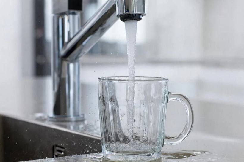 Благовещенцев просят пока не пить сырую воду из-под крана