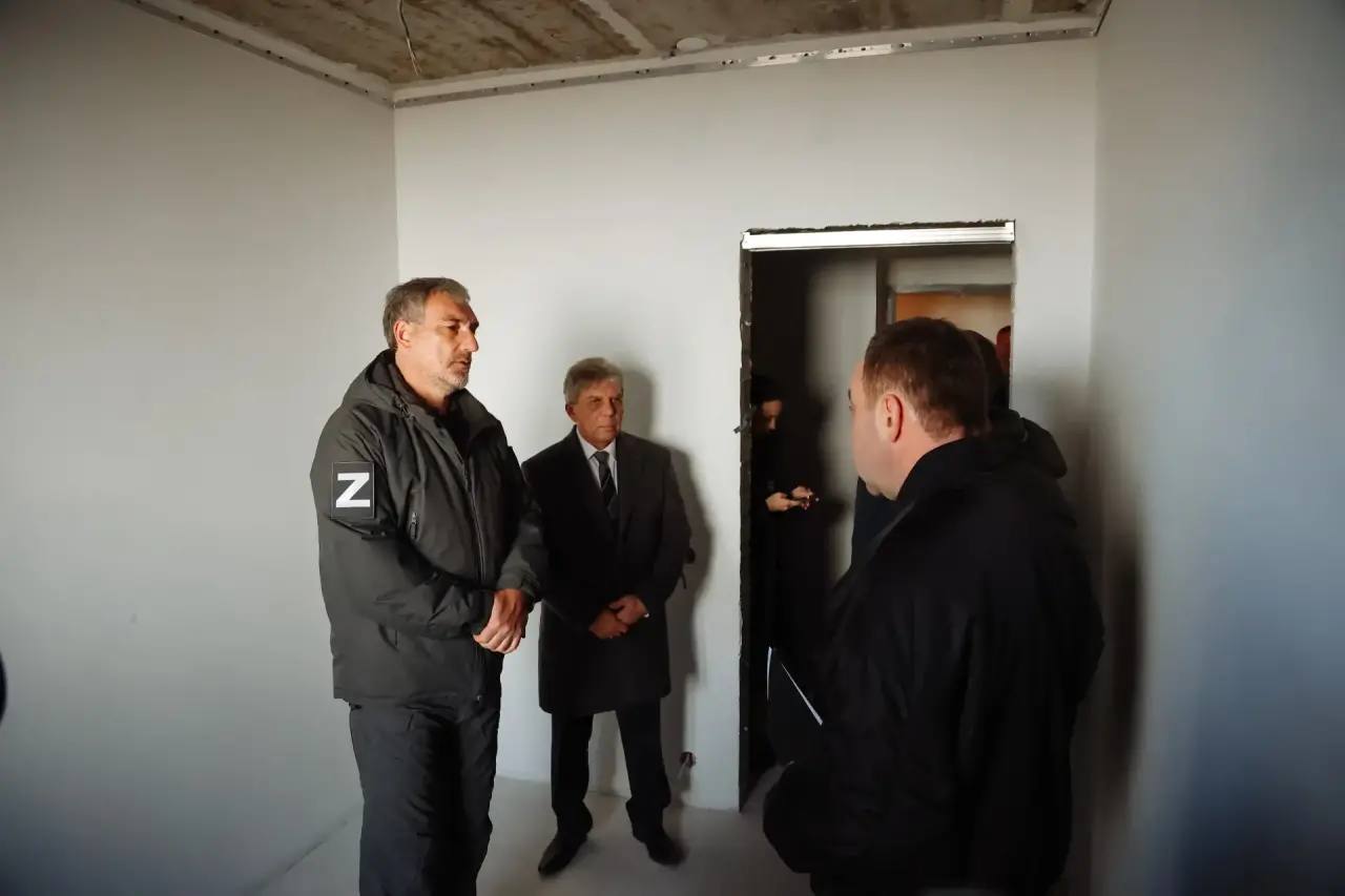 Василий Орлов: Вместе с депутатом Госдумы, секретарем регионального отделения партии «Единая Россия» Вячеславом Юрьевичем Логиновым проверили, как идет строительство нового микрорайона «Южный» в Белогорске Василий Орлов: Вместе с депутатом Госдумы, секретарем регионального отделения партии «Единая Россия» Вячеславом Юрьевичем Логиновым проверили, как идет строительство нового микрорайона «Южный» в Белогорске