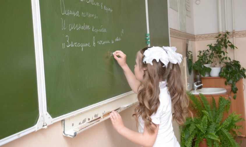 «И снится нам...»: в некоторых школах Приамурья вместо звонков зазвучали мелодии на тему космоса