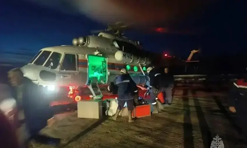 В заброшенной штольне в Токуре обнаружены тела двух погибших, спасатели подняли их на поверхность