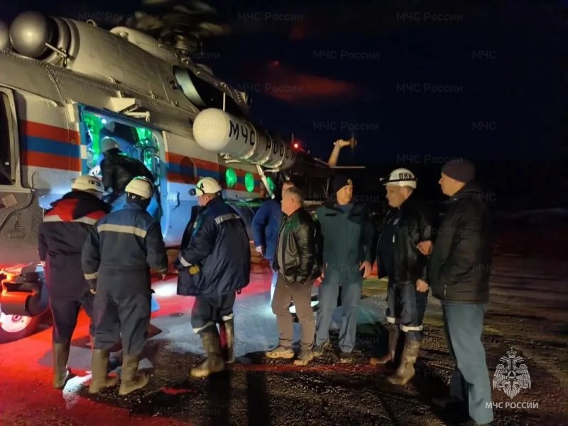 В заброшенной штольне в Токуре обнаружены тела двух погибших, спасатели подняли их на поверхность В заброшенной штольне в Токуре обнаружены тела двух погибших, спасатели подняли их на поверхность