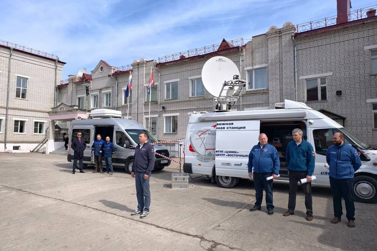 Работники космодрома Восточный привезли к школьникам Циолковского технику для мониторинга пусков ракет Работники космодрома Восточный привезли к школьникам Циолковского технику для мониторинга пусков ракет