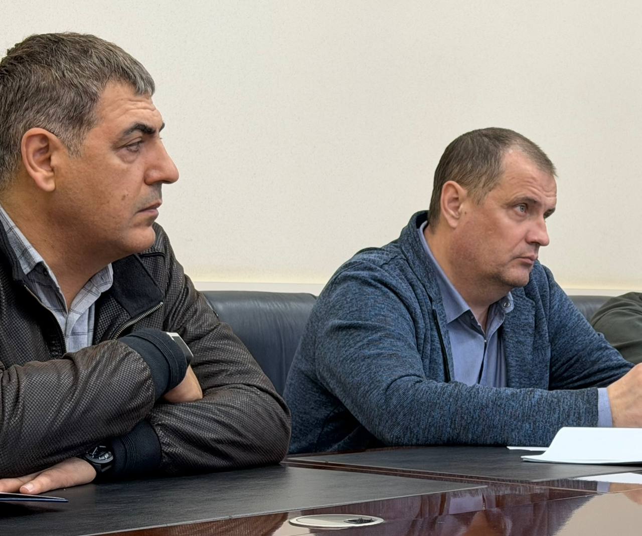 Олег Имамеев: Друзья, в этом сезоне, как я уже рассказывал, предстоит традиционно серьезный объем работ по обновлению дорожной инфраструктуры в городе: меняем инженерные сети, ремонтируем проезжую часть и приводим в порядок... Олег Имамеев: Друзья, в этом сезоне, как я уже рассказывал, предстоит традиционно серьезный объем работ по обновлению дорожной инфраструктуры в городе: меняем инженерные сети, ремонтируем проезжую часть и приводим в порядок...