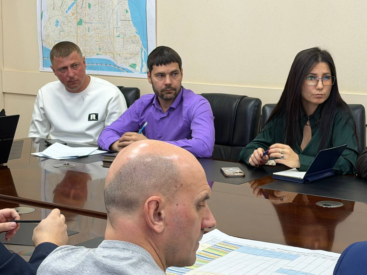 Олег Имамеев: Друзья, в этом сезоне, как я уже рассказывал, предстоит традиционно серьезный объем работ по обновлению дорожной инфраструктуры в городе: меняем инженерные сети, ремонтируем проезжую часть и приводим в порядок... Олег Имамеев: Друзья, в этом сезоне, как я уже рассказывал, предстоит традиционно серьезный объем работ по обновлению дорожной инфраструктуры в городе: меняем инженерные сети, ремонтируем проезжую часть и приводим в порядок...