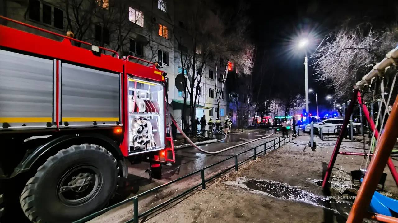 Пожар в благовещенской многоэтажке: погибла женщина, эвакуировали почти сотню жителей Пожар в благовещенской многоэтажке: погибла женщина, эвакуировали почти сотню жителей