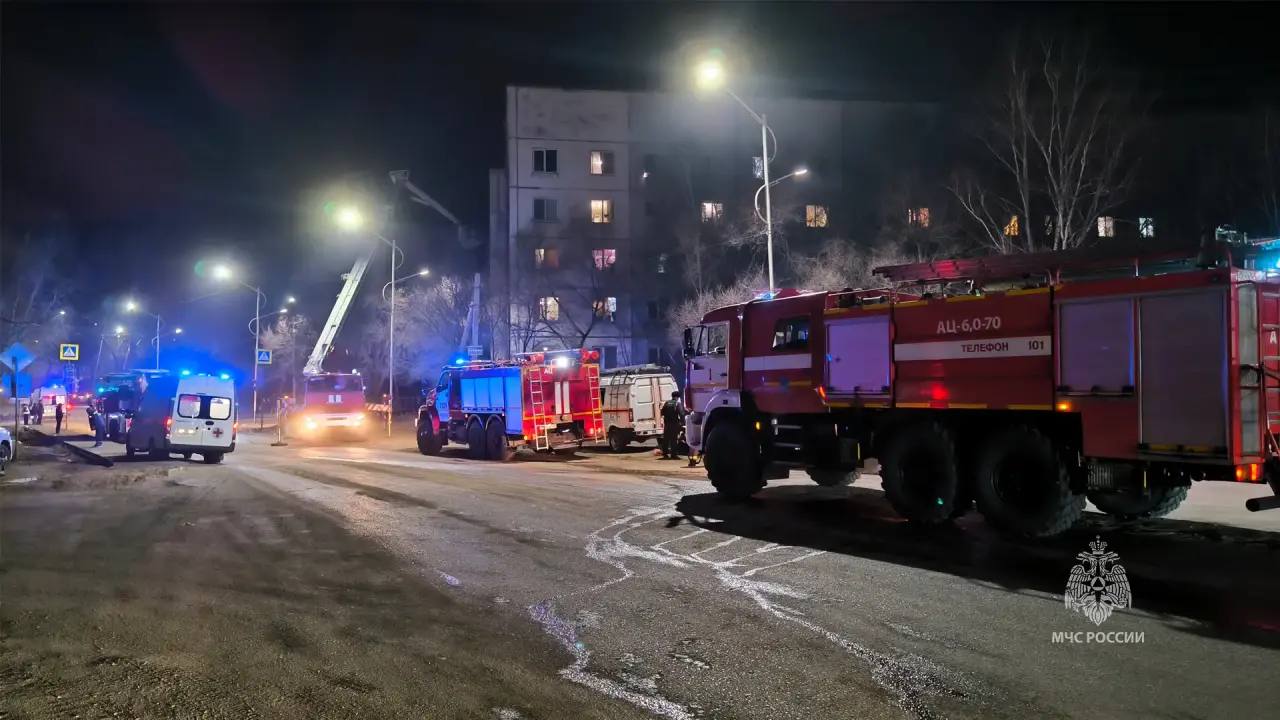 Пожар в благовещенской многоэтажке: погибла женщина, эвакуировали почти сотню жителей Пожар в благовещенской многоэтажке: погибла женщина, эвакуировали почти сотню жителей