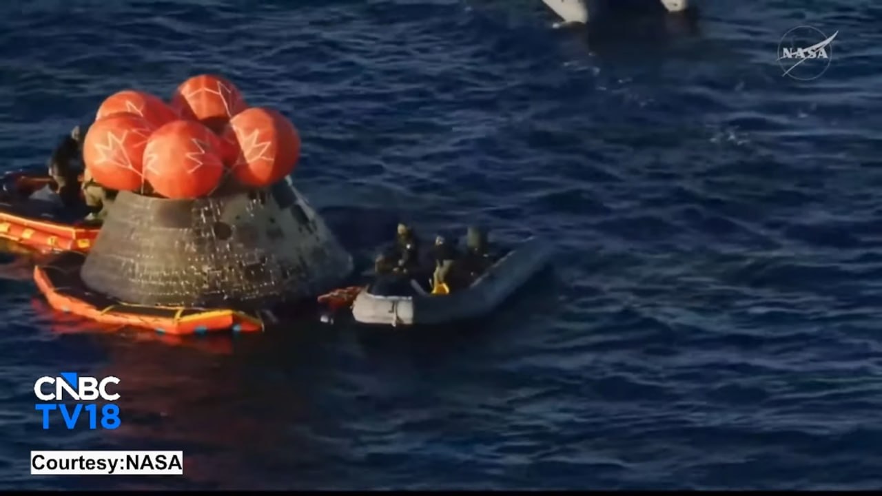 Космический корабль с астронавтами НАСА вернулся на Землю Космический корабль с астронавтами НАСА вернулся на Землю