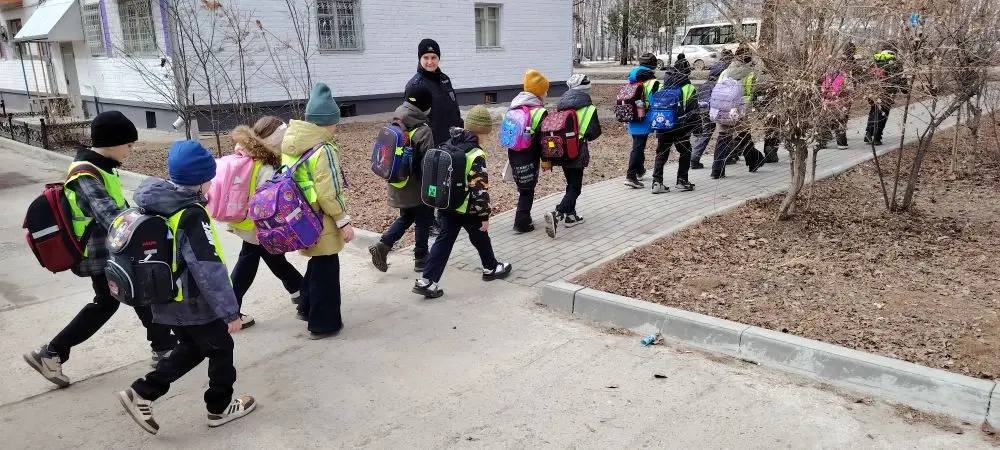 Сотрудники Госавтоинспекции устроили увлекательную пешеходную экскурсию для первоклассников Белогорска и Циолковского! Сотрудники Госавтоинспекции устроили увлекательную пешеходную экскурсию для первоклассников Белогорска и Циолковского!