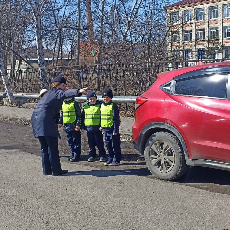 Сотрудники Госавтоинспекции устроили увлекательную пешеходную экскурсию для первоклассников Белогорска и Циолковского! Сотрудники Госавтоинспекции устроили увлекательную пешеходную экскурсию для первоклассников Белогорска и Циолковского!