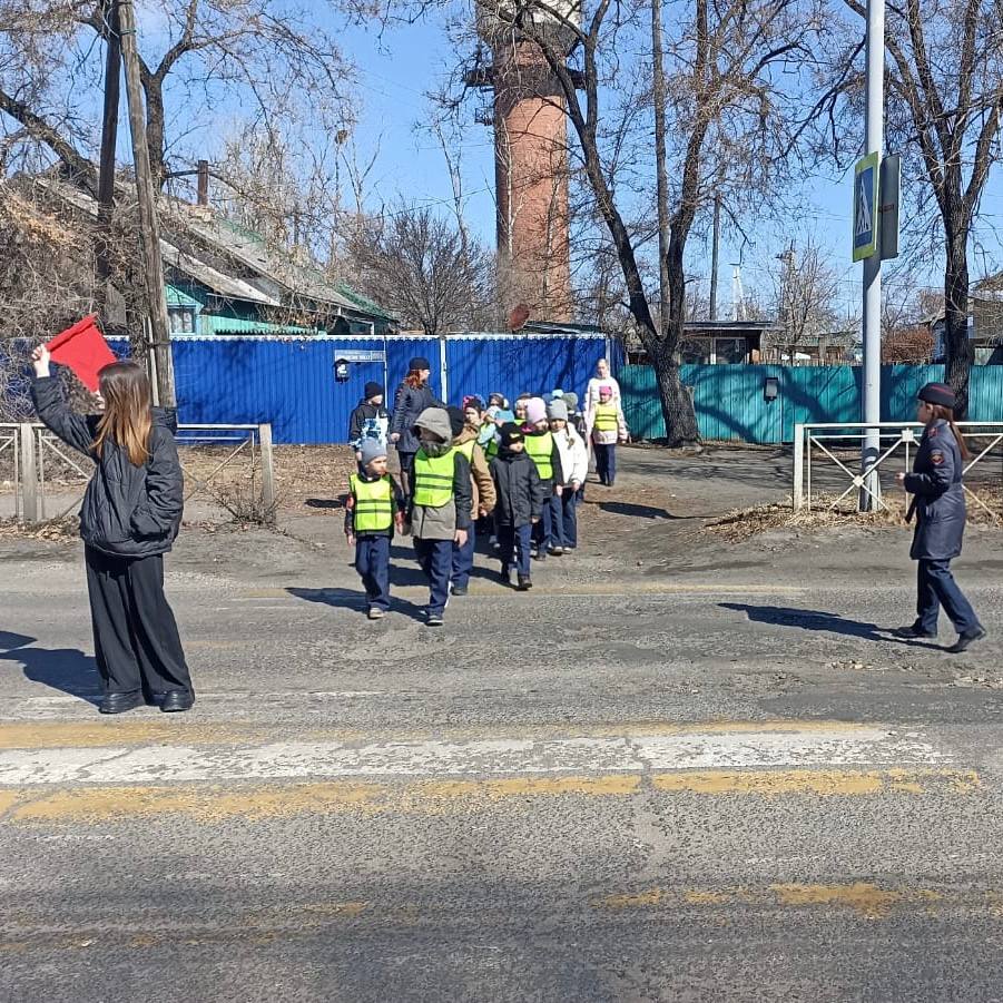 Сотрудники Госавтоинспекции устроили увлекательную пешеходную экскурсию для первоклассников Белогорска и Циолковского! Сотрудники Госавтоинспекции устроили увлекательную пешеходную экскурсию для первоклассников Белогорска и Циолковского!