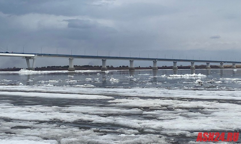 «Зея пошла!»: на одной из главных амурских рек начался ледоход в районе Благовещенска
