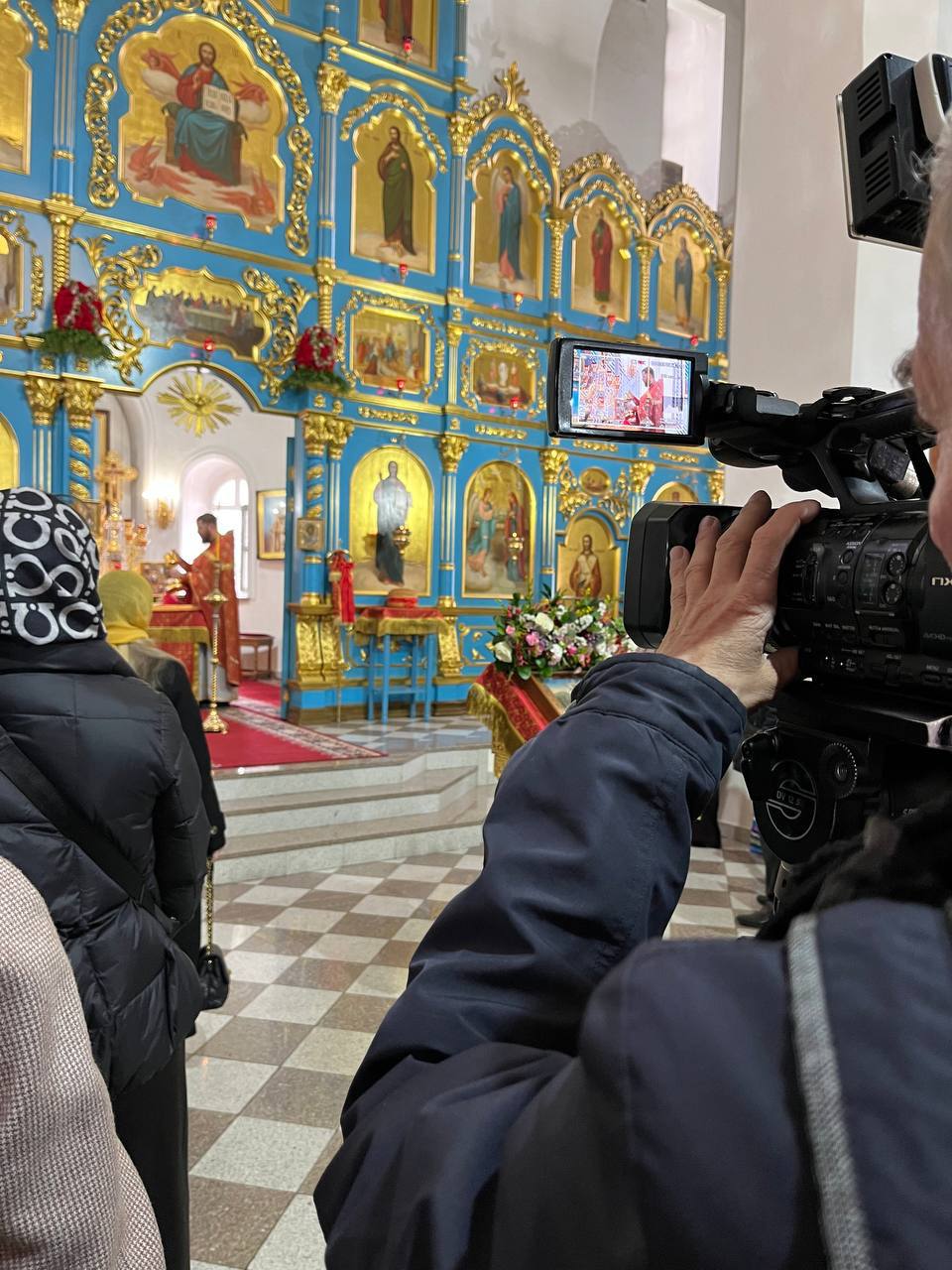 Сотни амурчан собрались на Пасхальные службы в храмы области Сотни амурчан собрались на Пасхальные службы в храмы области