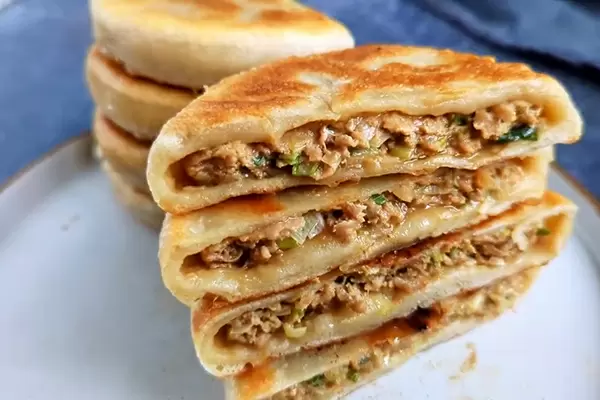 Сянь Бин: идеальные мясные лепёшки с хрустящей корочкой